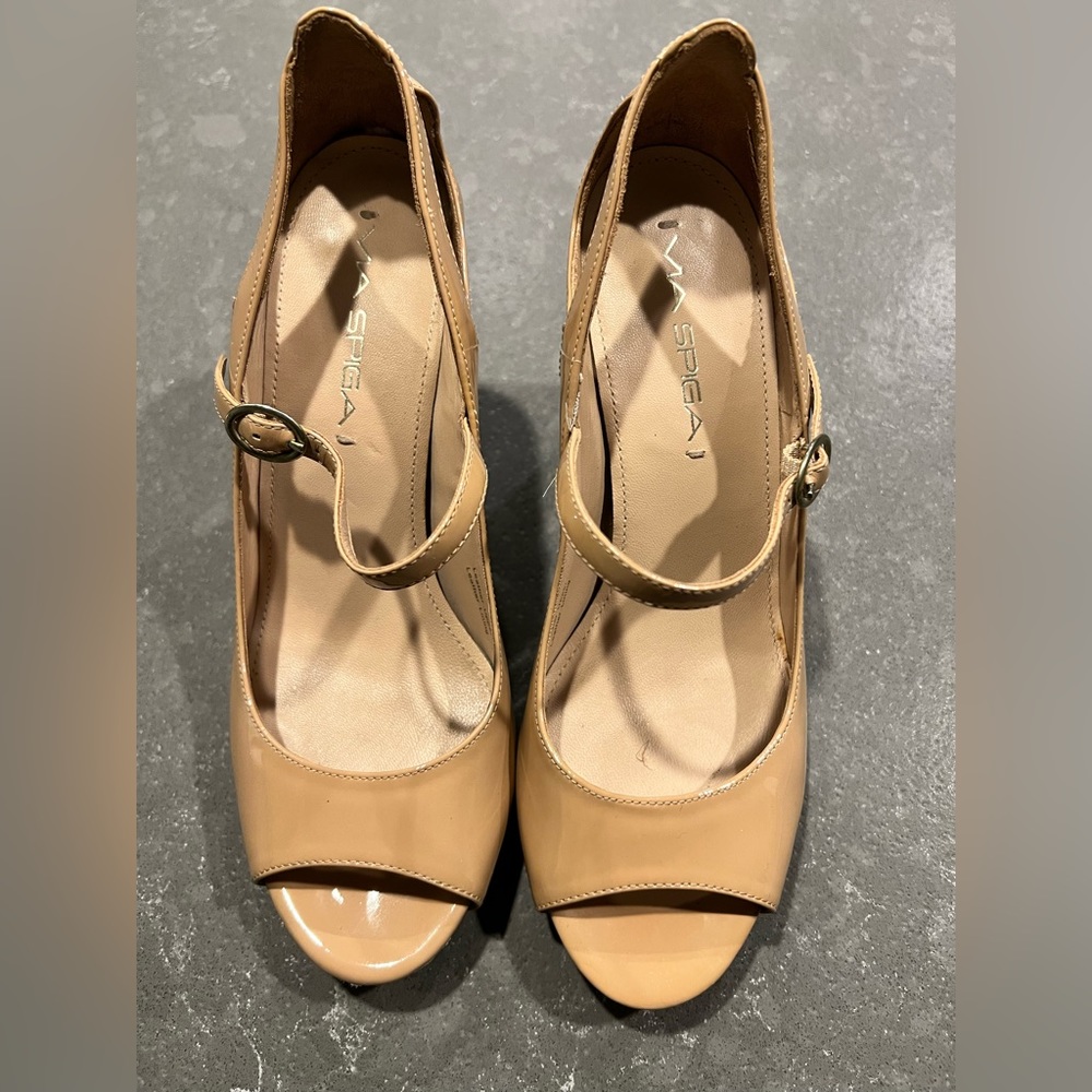 Size 6 Cream heels. 6 inches.